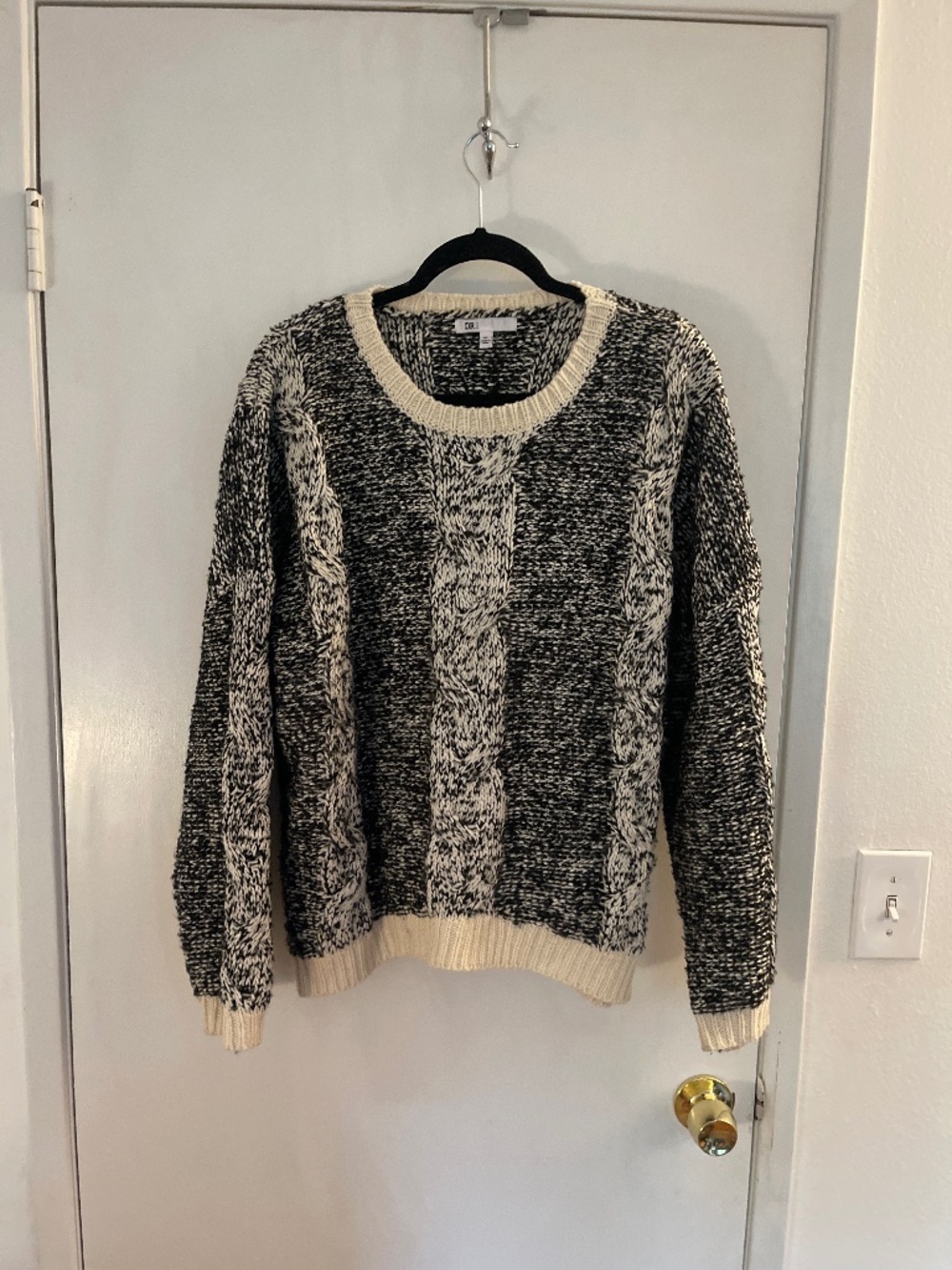 DR2 size xl sweater black and white